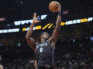 错失绝杀！杜伦15中9&罚球9中8高效砍26分14篮板 压哨补篮不中