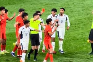 现场视频：玄智健跑来劝架反手被麦麦提江罚下，一脸不可思议抗议