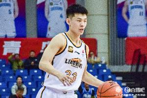 不在状态！王岚嵚10投仅3中拿到11分 三分8中3