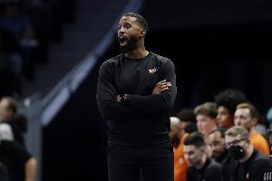 4连胜！黄蜂主帅：比赛最后阶段大家都很拼 每个人都很重视