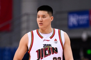 两双到手！曾繁日6中5拿到14分12板 三分1中1