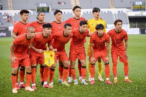 国足去年7月东亚杯之后首次出战正式比赛，期间只在1月组织集训