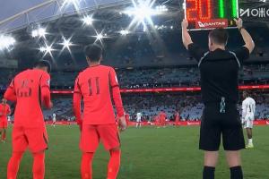 第76分钟，蒯纪闻、林良铭、刘诚宇换下王钰栋、韦世豪、张玉宁