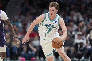 青春风暴！黄蜂半场5人得分上双  克尼佩尔11分