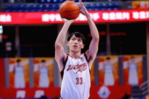 一次出手都没有！吴前半场出战不到10分钟 没有得分但拿到1板5助