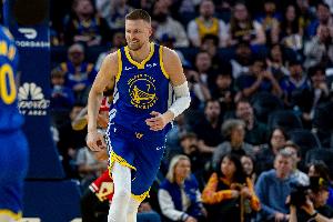 NBC队记：波尔津吉斯对勇士倾心不已 已经在考虑今夏与勇士续约