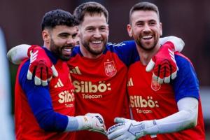 一门已定！德拉富恩特：乌奈·西蒙地位毋庸置疑，拉亚也很棒