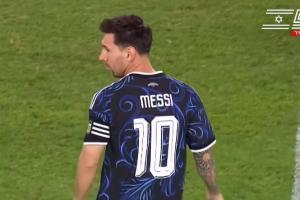 踢半场！梅西中场休息后被换上场，德保罗、马斯坦托诺一同出场