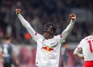 记者：莱比锡希望再留扬·迪奥曼德一个赛季，标价至少1亿欧元