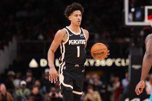 依然是鹰王！杰伦·约翰逊半场11中6&三分4中3砍下19分4助攻！