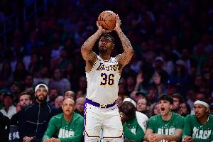 雷迪克：斯玛特的臀部和脚踝都受伤了 他的伤情正在逐步改善