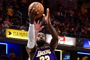 詹姆斯：我们在客场之旅中经历了逆境 我们是一支韧性十足的球队