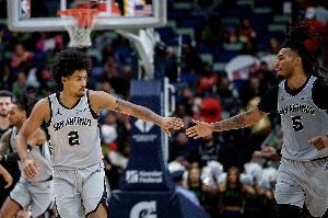 米奇：卡斯尔和哈珀在打磨外线投篮方面的努力值得称赞