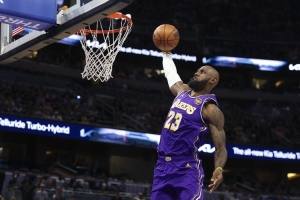 韦德：我在世期间 我不会再看到谁会有像老詹这样的生涯