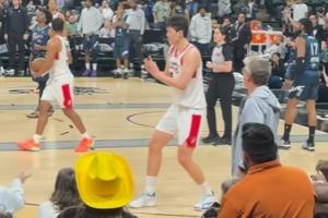 万！吐！斯瑞！佛奥！杨瀚森再英文数数怒吼干扰发球 太逗了