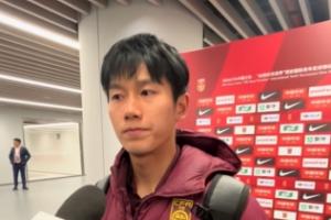 向余望：后侧肌肉有点拉伤，朝鲜小配合很默契，球队表现不太自信