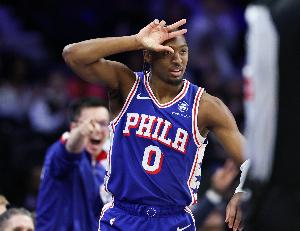 复出状态不错！马克西就打43分钟 18中10拿下26分7板8助