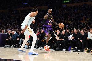 马刺56胜18负&凭借对局优势正式锁定西部前二 湖人无缘西部第二