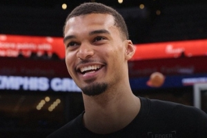 马刺连续4个客场赢至少25分 NBA历史首队！