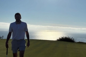 享受海景！东契奇更新IG 再晒自己在海边打高尔夫的动态