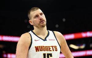 正负值-10！约基奇半场12中6拿15分8板4助 三分3中2