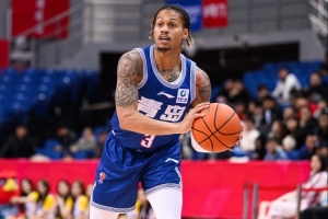 合力输出！约瑟夫·杨20中13怒轰30分9助 米奇10中6砍下21分12板