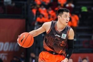 组织没问题！高诗岩送8助攻 另3中2拿到5分3篮板