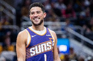 恭喜！布克生涯35+场数达112场 超越恩比德&浓眉升至历史第25