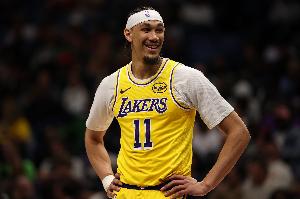 海斯谈投进一个三分：我以前在鹈鹕投得更多 我就是做我该做的