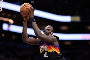 好兄弟真可以！马卢阿奇半场8分钟拿4分10板1帽 拼下5前场板