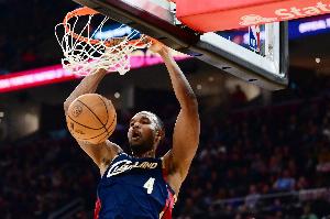 予取予求！莫布里半场11中8拿到16分8板2帽 正负值+14最高