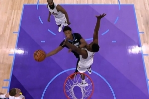 这是要赢？贝利一步过掉哈登上篮帮助球队反超骑士