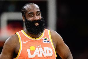 盘活全队！哈登连续两场送出14助攻 队史第6位 上个是詹姆斯