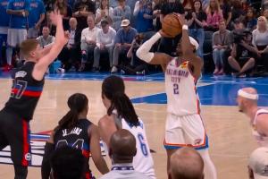 亚历山大造三分犯规 两战合计37个罚球了！