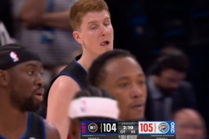 还没结束！活塞拼抢进攻篮板 许尔特三分球再中追分
