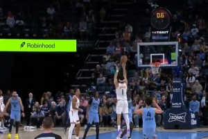 奥特有点东西！太阳2.4秒叫暂停布置战术 布克加长压哨打板三分！