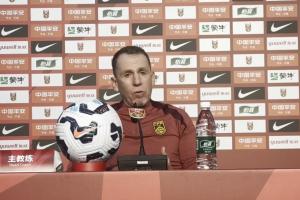 久帅：球队还在从无到有的阶段，球员这一年需要踢比赛保持好状态