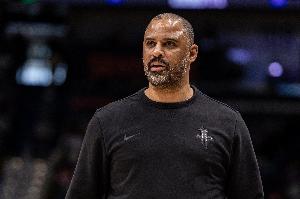 火媒：乌度卡同时上没篮的申京/阿门/泰特 挥霍领先 大师级执教