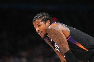 哑火！杰伦·格林半场8中2拿6分出现3失误 三分4中0