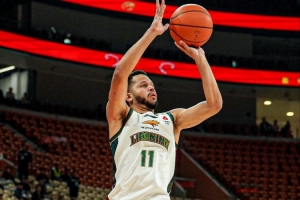 两边打工！辽宁外援哈维在NBL老鹰队的两年合同选项被球队执行