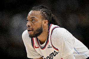 5个失误！加兰半场9中4拿到10分2助 正负值-11