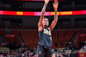 进攻状态拉满！特奎维恩·史密斯半场6中4&罚球9中8怒轰22分！