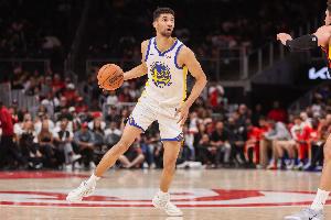 手腕受伤只能用左手罚球！莱昂斯：一直在练习左手 今天进了一个