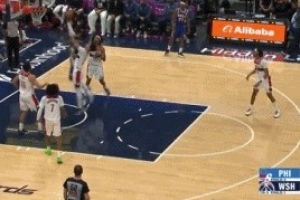 19投14中！保罗·乔治突破上篮得手 两节半砍37分创赛季新高