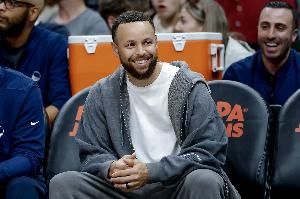 Shams：库里的目标是主场对阵火箭复出！他参加了五对五对抗训练