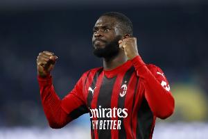 隆戈：米兰与托莫里接近就加薪续约到2030年达成协议，近期会官宣