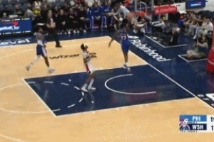 攻防建功！保罗·乔治单防抢断 随后助攻埃奇库姆飞身暴扣