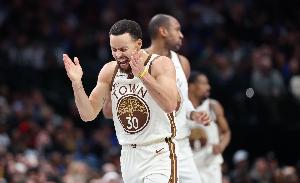 Slater：库里想要用复出来提振士气 他们相信自己能赢下附加赛！