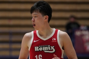 表现平平！杨瀚森半场15分钟4投2中拿到4分3板1助1帽 正负值-3