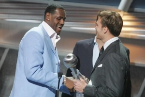 布雷迪：詹姆斯打橄榄球也能打23年 钦佩他场内场外的为人处世